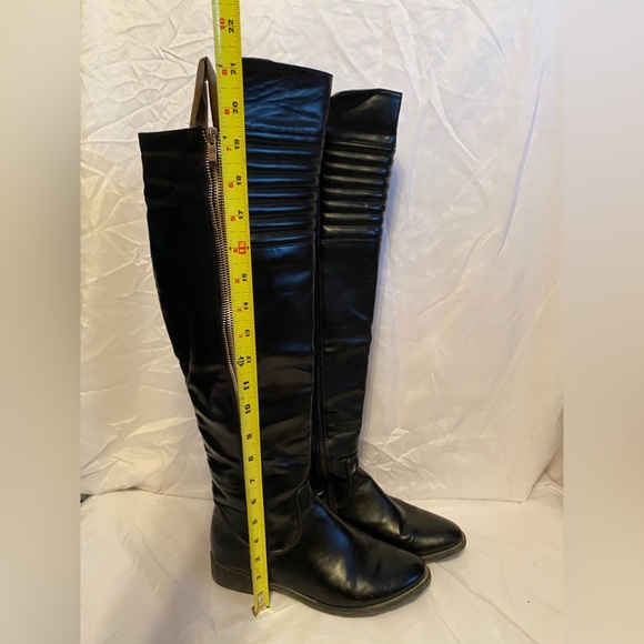 Black tall boots Size 6.5 will fit a size 7 - Picture 7 of 9